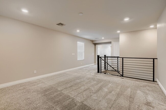Building Photo - Must see 5 bedroom home with loft