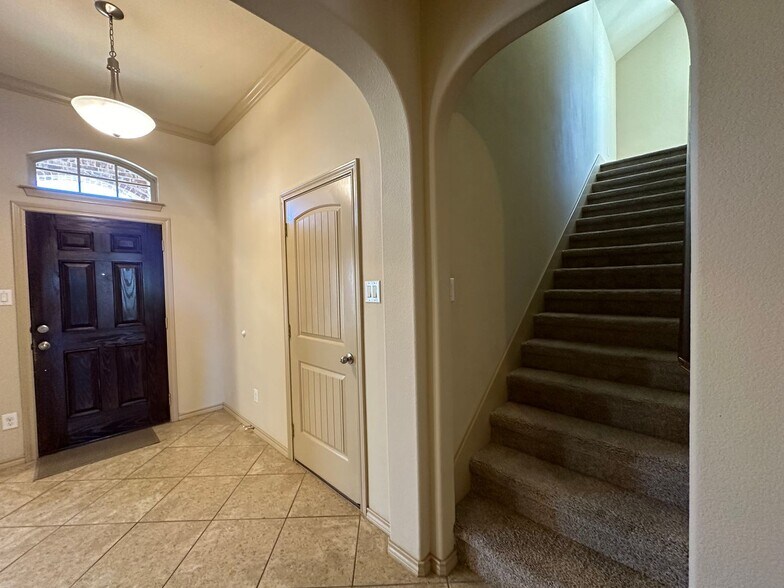 Building Photo - 3108 Tamarack Ln