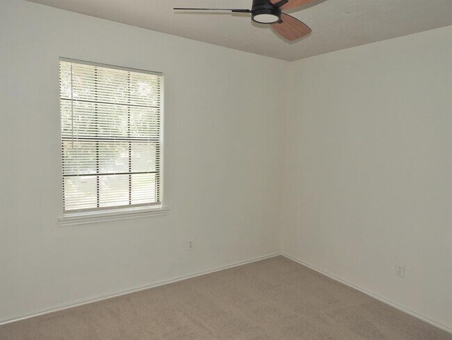 Building Photo - 2107 Creekshire Dr