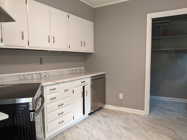 Building Photo - 3812 Thrall Dr