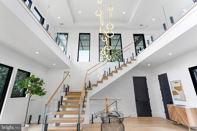 Building Photo - 1733 Chain Bridge Rd