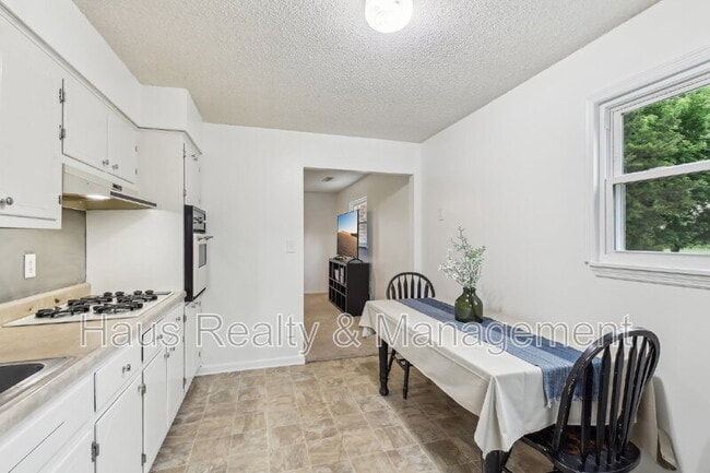 Building Photo - 144 Airport Rd