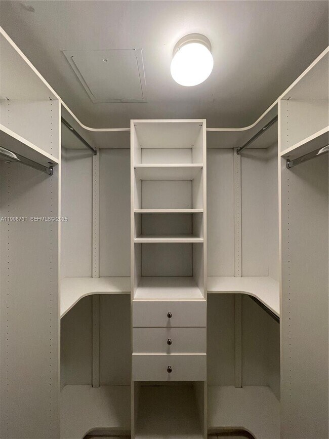 Building Photo - 31 SE 6th St