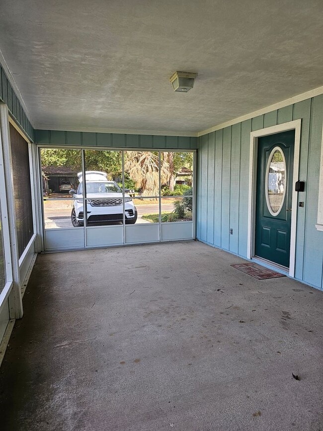 Building Photo - (2/2 Turkey Creek Forest)