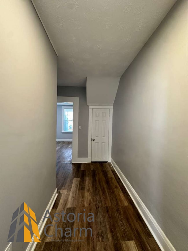 Building Photo - 4 Bedroom or 3 Bedroom with Den Home with First Floor Bedroom on Homestead Street