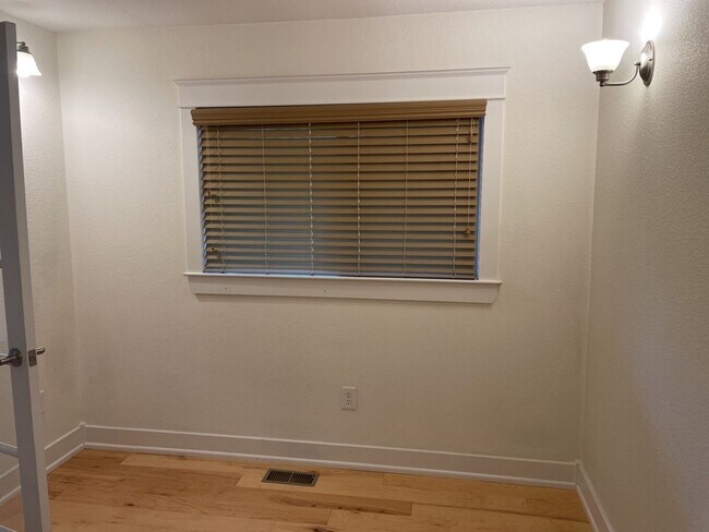 Building Photo - Walk to Old Town FoCo - 2bd 1ba Condo!