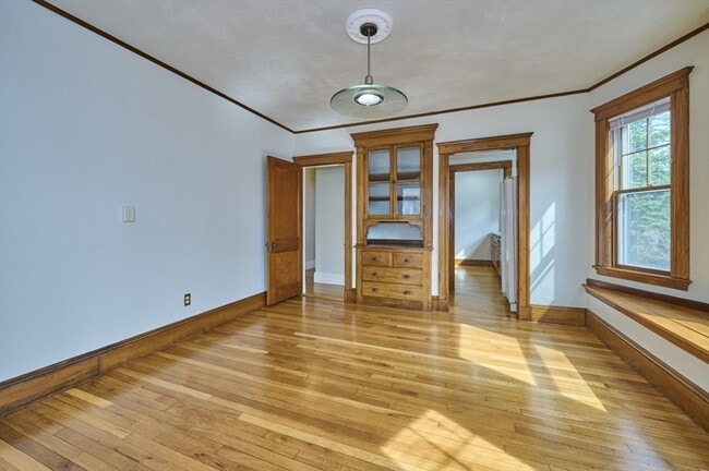 Building Photo - 125 Winsor Ave