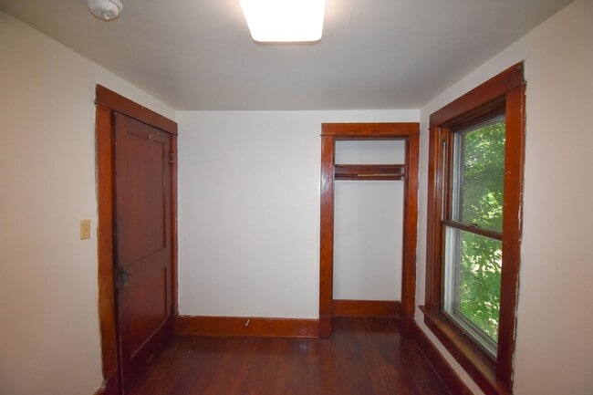 Building Photo - 205-205 S Summit St