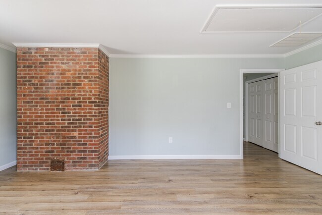 Building Photo - 578 Tryon Pl