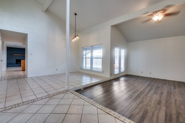 Building Photo - MODERN HOME IN THE HEART OF FORT WORTH!