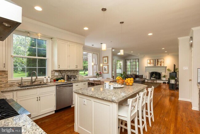 Building Photo - 8809 Saunders Ln