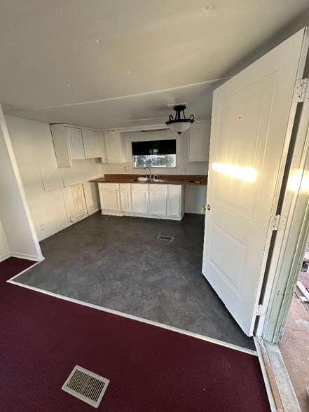 Building Photo - 2825 SE 14th St