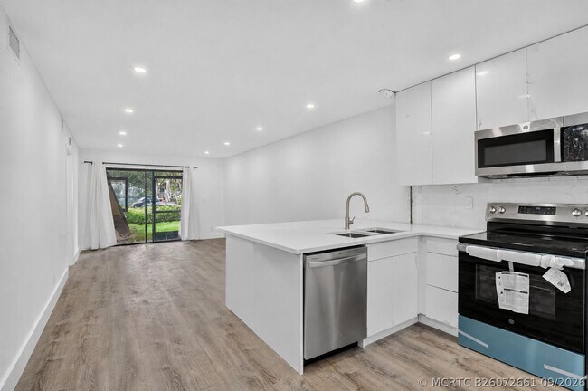 Building Photo - 21950 Soundview Terrace