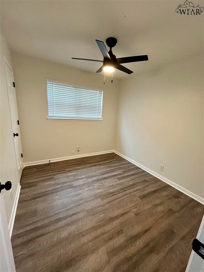 Building Photo - 5133 Lakefront Dr