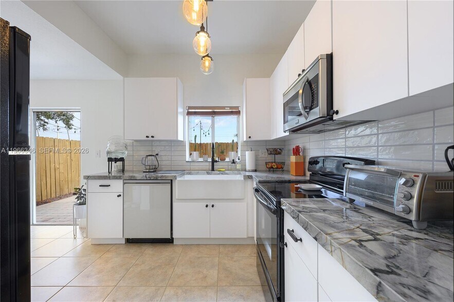 Building Photo - 17815 NW 74th Ct