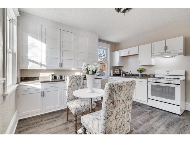 Building Photo - Available NOW!!  3 Bedroom Upper Level Dup...