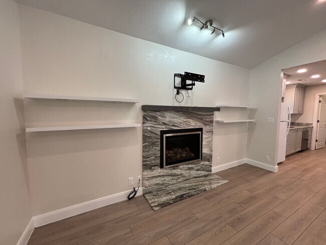 Building Photo - SPACIOUS REMODELED HOME FOR RENT!