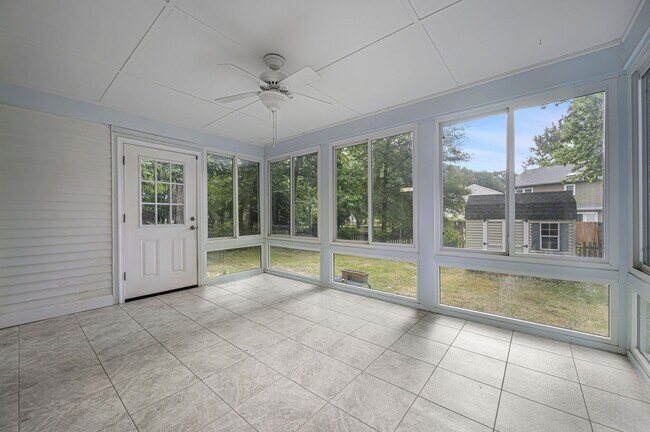 Building Photo - 44 Freedom Dr