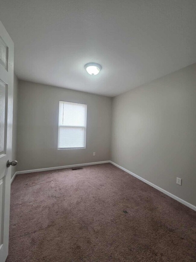 Building Photo - 936 W 8th St