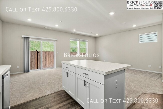 Building Photo - Exceptional Bremerton Home with Close to JBLM!