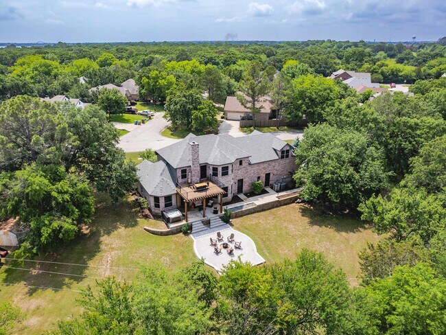 Building Photo - 200 Cove Dr