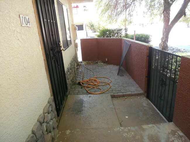 Building Photo - Stone Ave Pastime Rd - 2 Story Townhouse w...