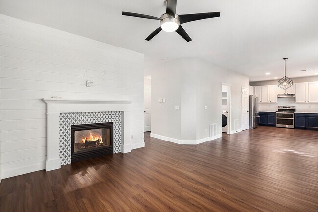 Building Photo - Beautiful 4bed/3bath Home in Marina Point