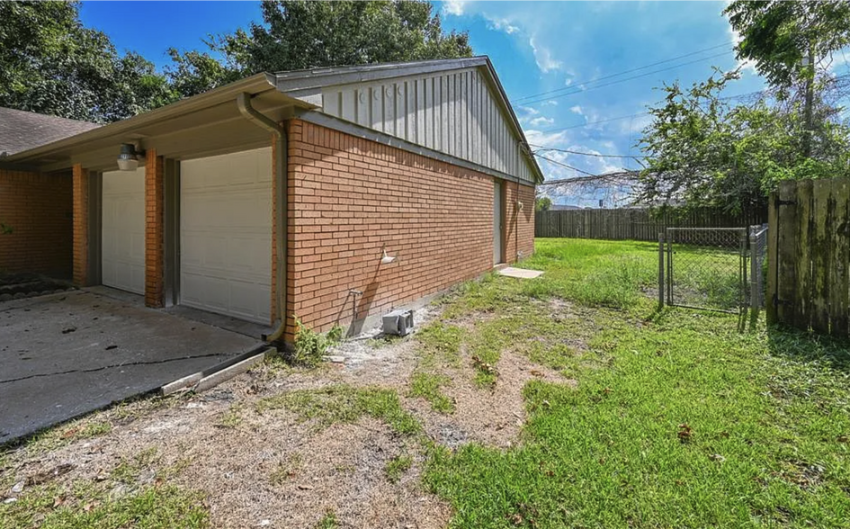 Building Photo - 1507 Bayou Dr