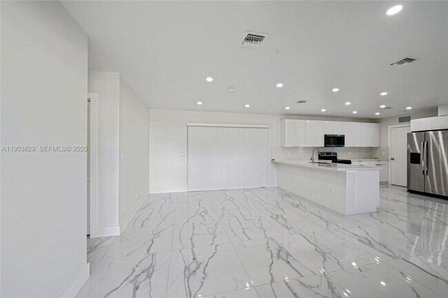 Building Photo - 4670 NW 5th St