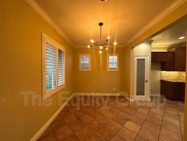 Building Photo - 3842 W Buena Vista Ave