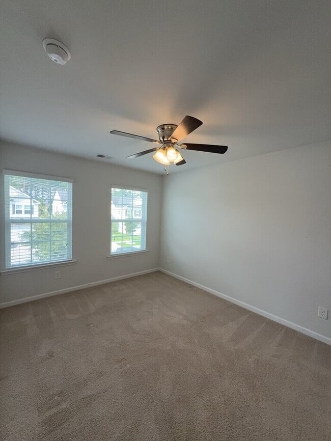 Building Photo - 838 Redbud Ln