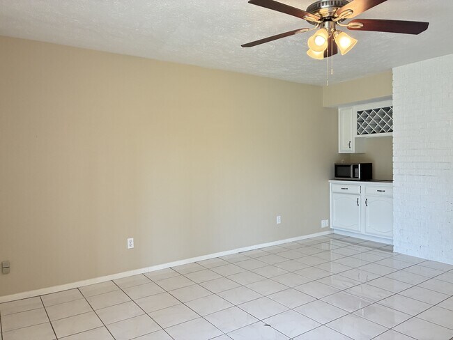 Building Photo - 2715 Kingfisher Dr
