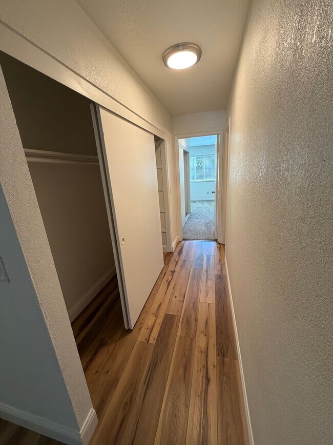 Building Photo - 4 Bed / 2 Bath | Rosemont Single Family Home Available