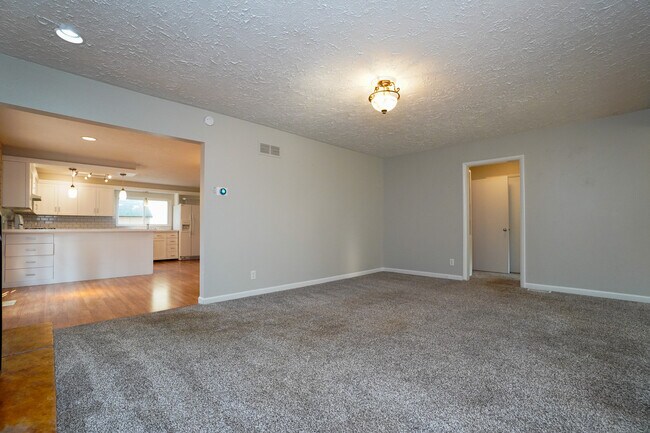 Building Photo - 5707 N Bogart Ln