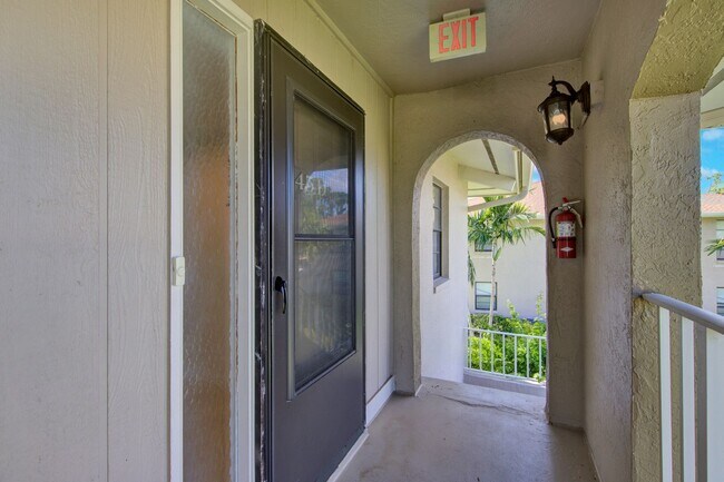Building Photo - 145 Cypress Way E