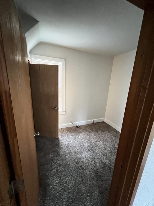 Building Photo - 5814 10th Ave