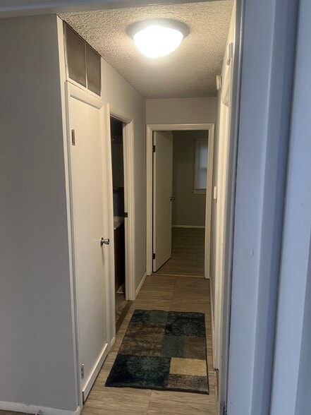 Building Photo - 505 W 53rd Ave