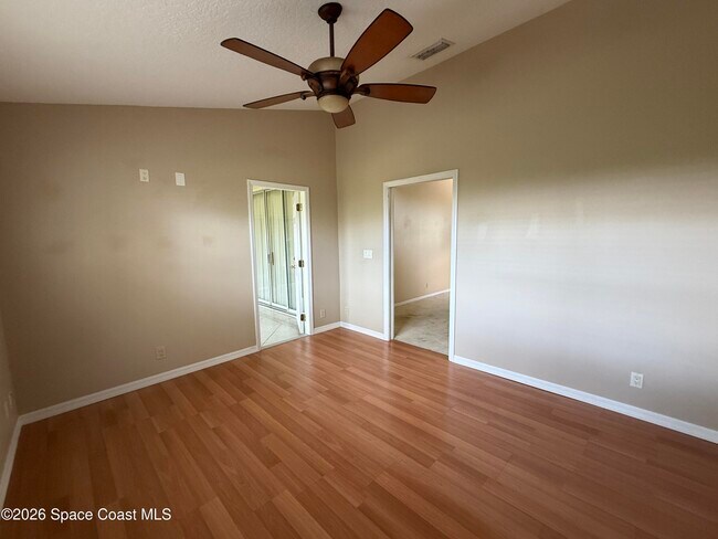 Building Photo - 925 Falls Trail