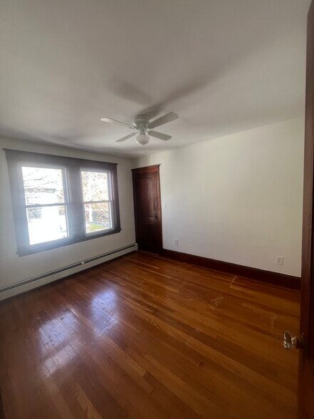 Building Photo - 91 Dustin St