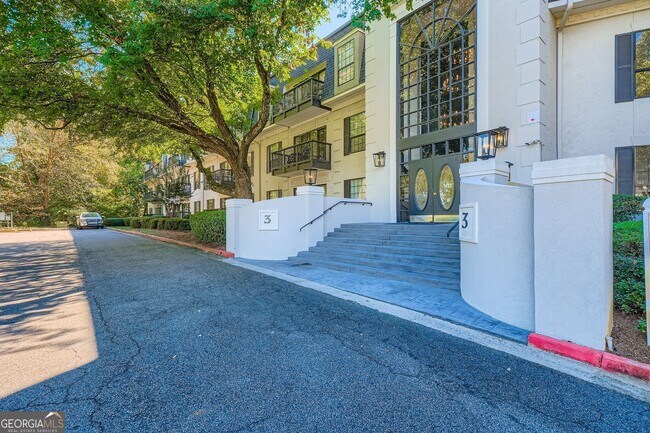 Building Photo - 3302 Pine Heights Dr NE