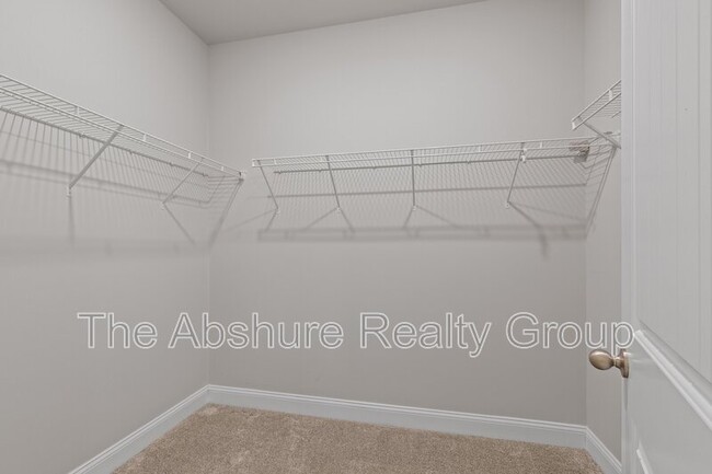 Building Photo - 138 Willow Grove Ln