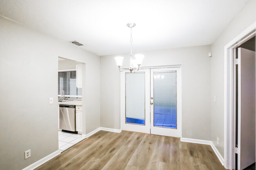 Building Photo - 12695 Westport Cir