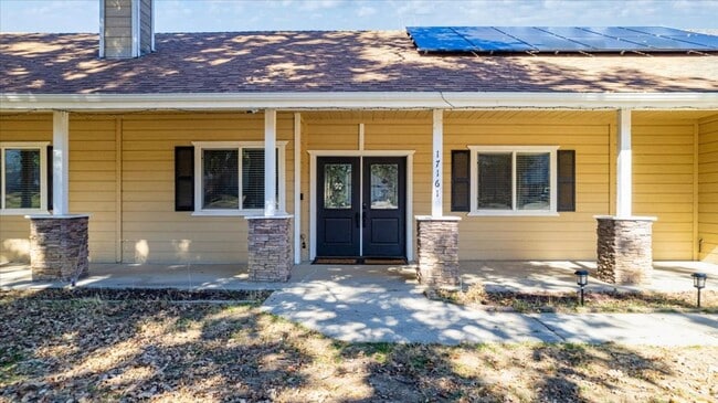 Building Photo - Stallion Springs Home!