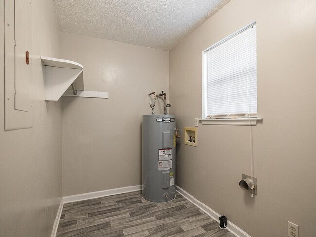 Building Photo - 151 Massey Ln