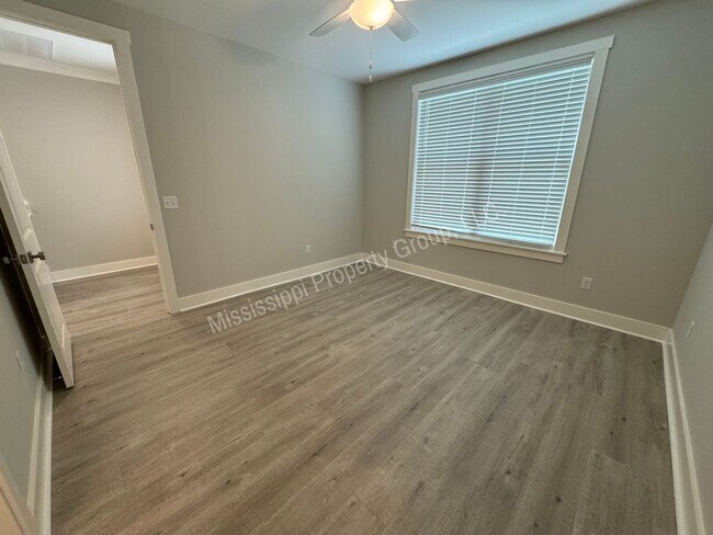 Building Photo - 3BD/3.5BA - UNIT @ THE RESERVE