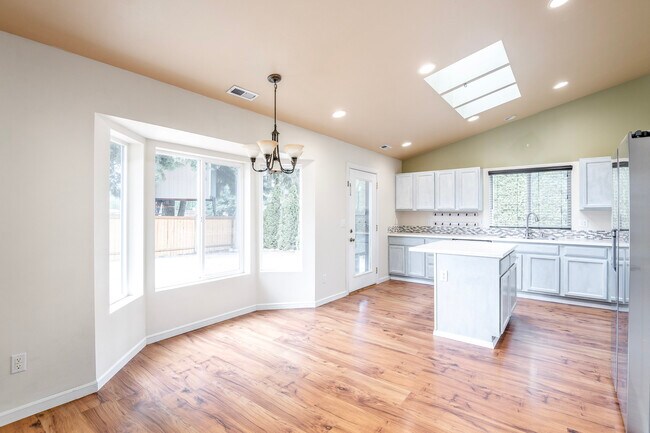 Building Photo - 14950 Prairie Vista Loop SE