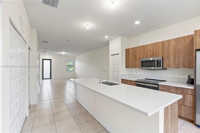Building Photo - 7831 NW 104th Ave