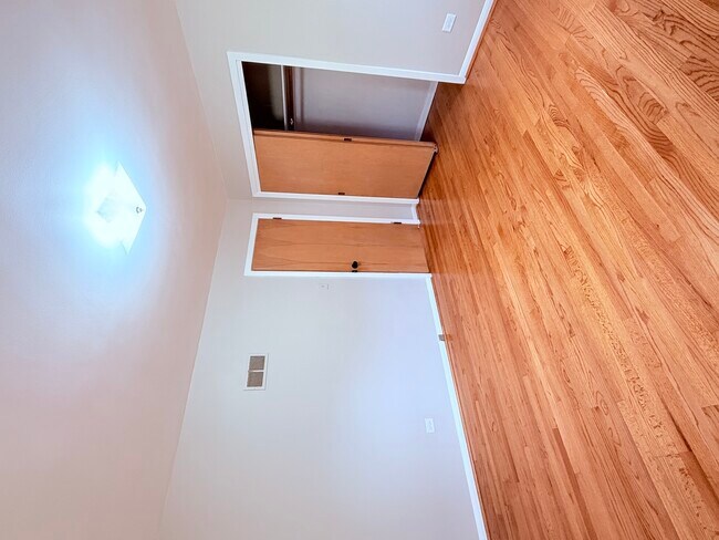 Building Photo - 7518 Keeler Ave