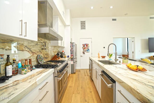 Building Photo - 6565 Pickwick St