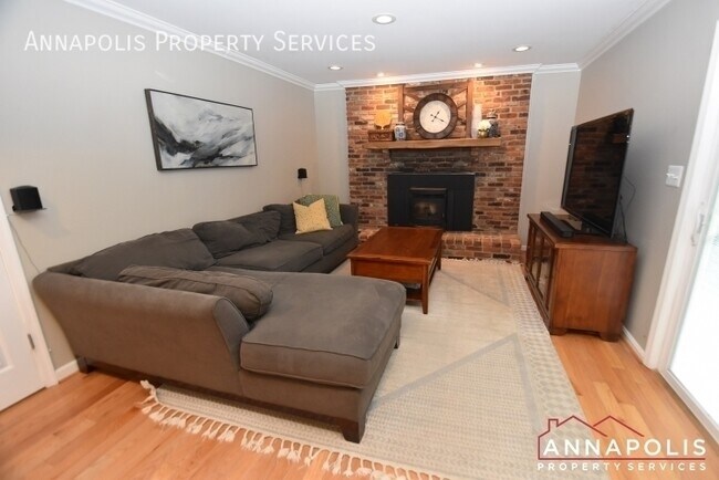 Building Photo - 552 Benforest Dr